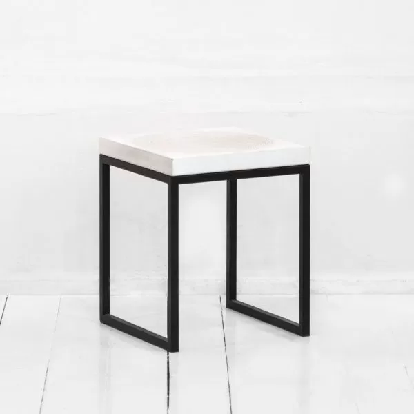 картинка Табурет Fullmoon в белом цвете от ARCHPOLE