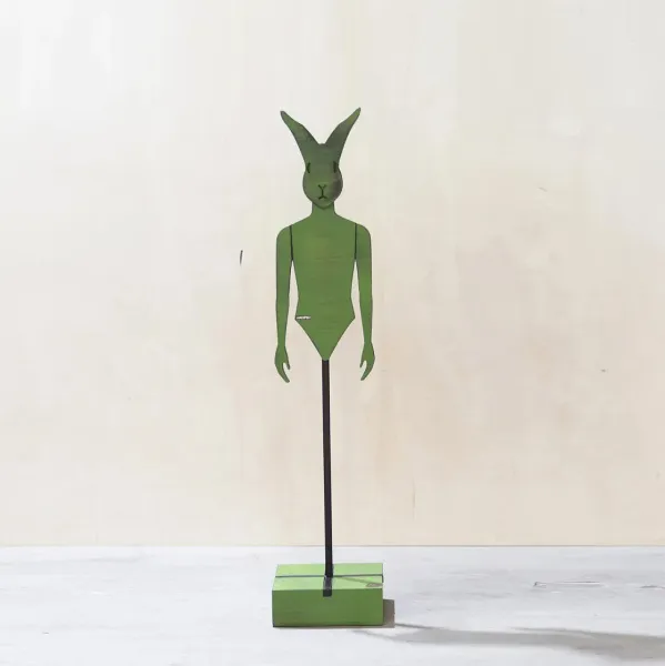 картинка В НАЛИЧИИ арт вешалка Малыш Зайка h 1390 мм / винтажный зеленый, арт. 18586 от ARCHPOLE