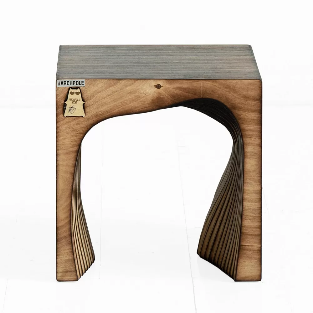 Қыз жігіттің шарларын кесіп тастады (видео)