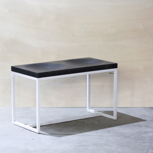 картинка В НАЛИЧИИ скамейка Fullmoon 740х370 h 450 мм, фанера винтажный черный, металл белый, арт. 18567 от ARCHPOLE