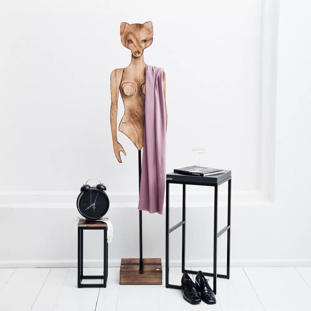 картинка В НАЛИЧИИ арт вешалка Крошка Лиса фанера жжение арт. 18705 от ARCHPOLE