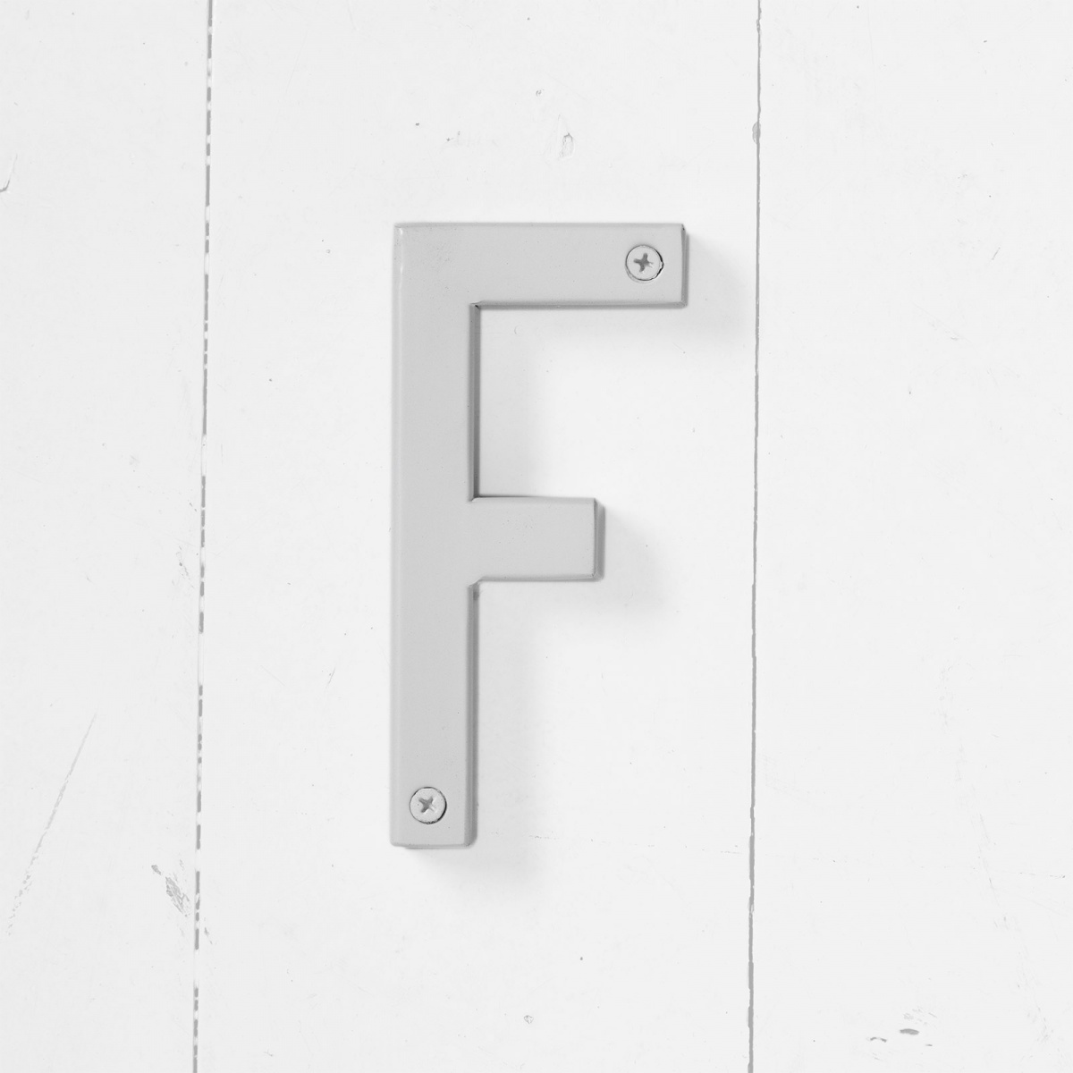 картинка металлическая буква <F> от ARCHPOLE