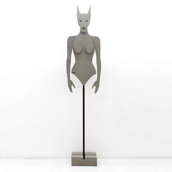 картинка В НАЛИЧИИ арт вешалка Крошка Доберман h 1850 мм / серый, арт. 18763 от ARCHPOLE