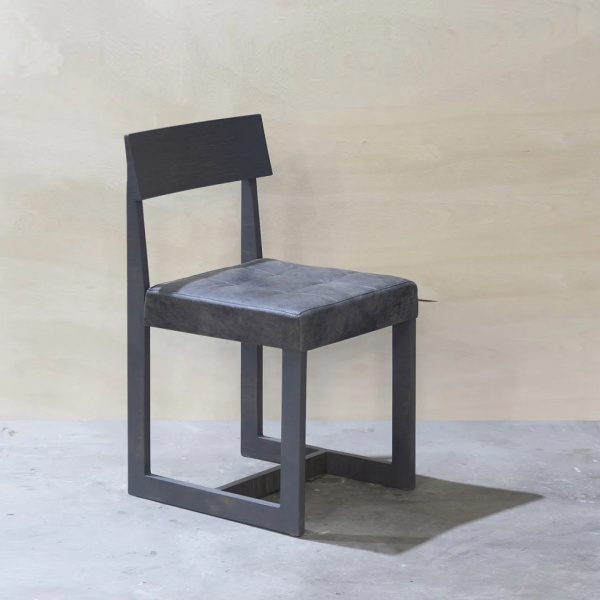 картинка В НАЛИЧИИ стул <Бразилия>  фанера винтажный черный, кожа серая) арт. 18561 от ARCHPOLE