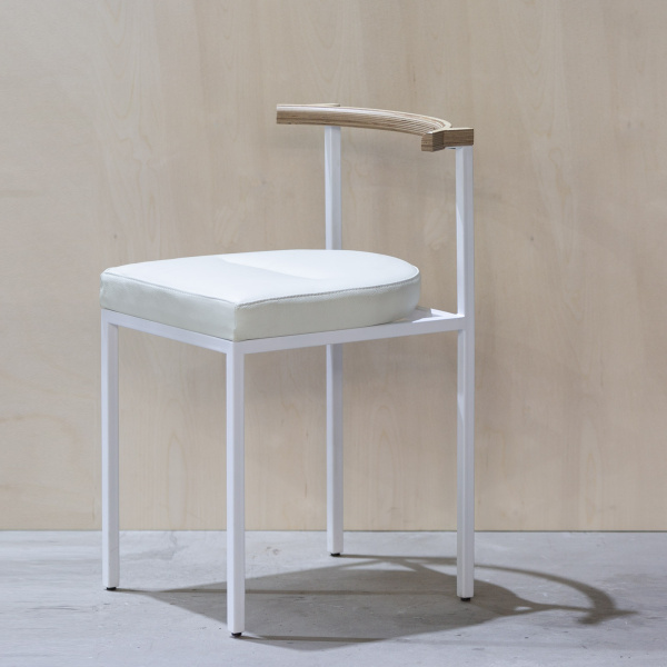 картинка В НАЛИЧИИ стул Овале мягкий с натуральной спинкой и белой кожей  арт.18602 от ARCHPOLE