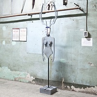 манекен <крошка оливия> №1 с рогами винтажный серый от ARCHPOLE в Москве
