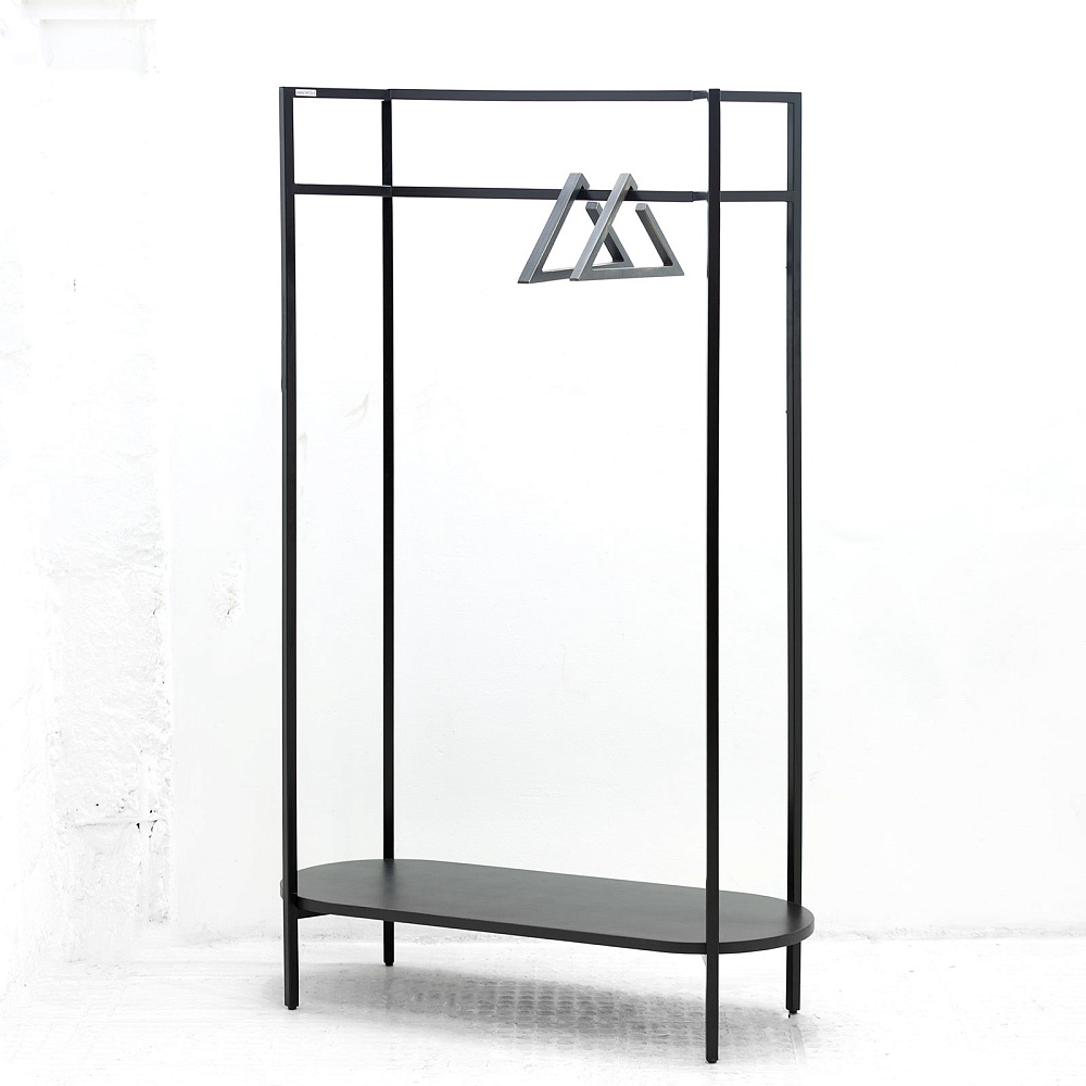 20250311-ovale-hanger-0050-square-1600.jpg