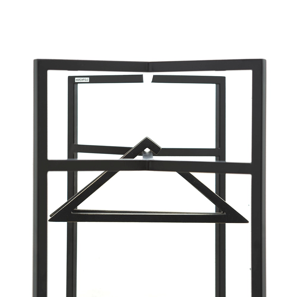 20250311-ovale-hanger-0030-square-1600.jpg