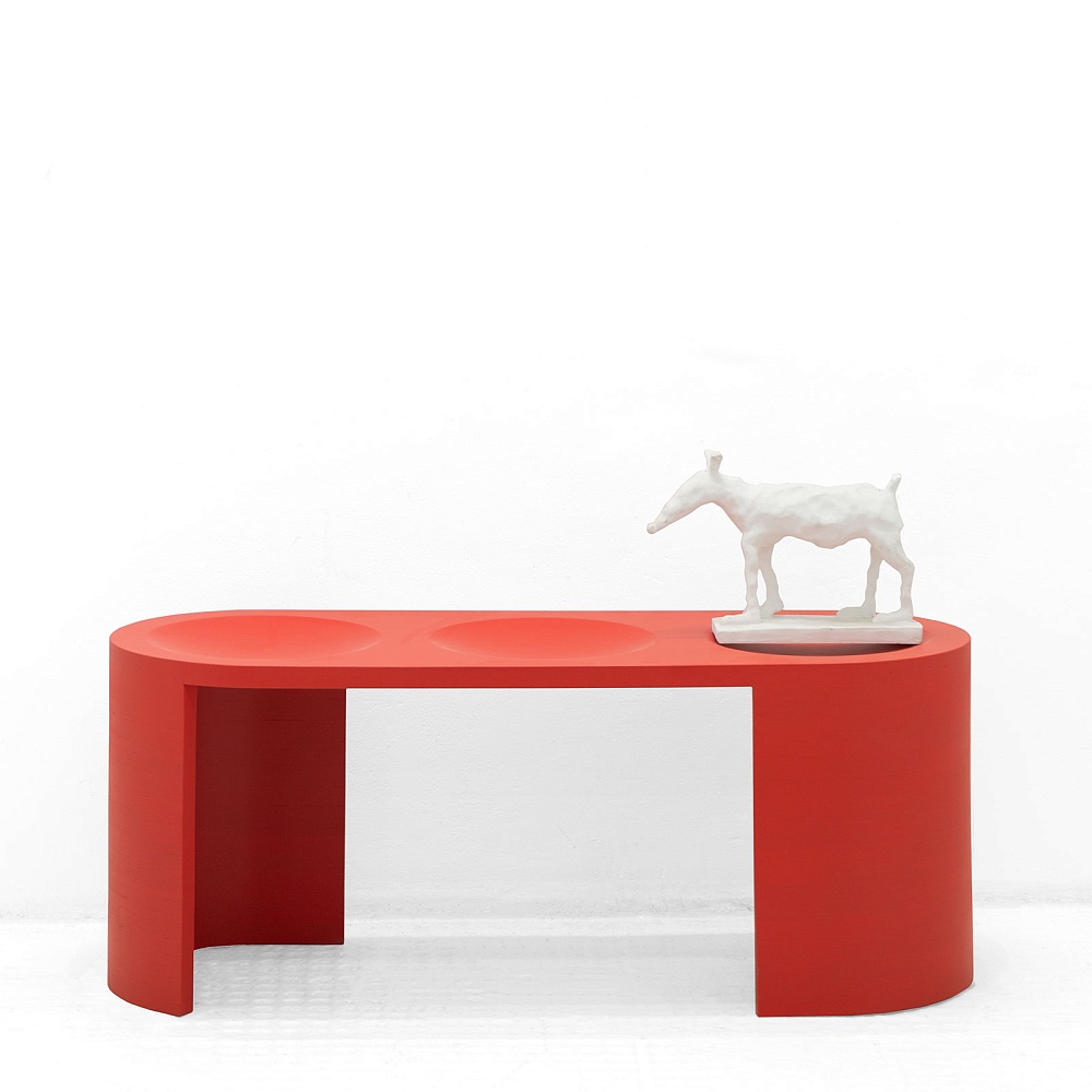 20250304-ovale-bench-red-0020-square-1600.jpg